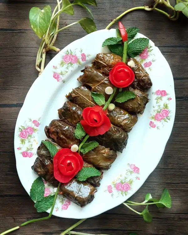 تزیین دلمه برگ مو
