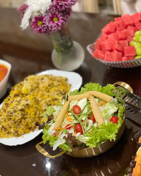 تزیین غذا و سالاد و ماست