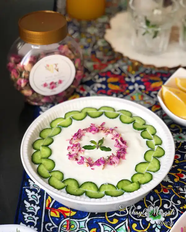 تزیین غذا و سالاد و ماست