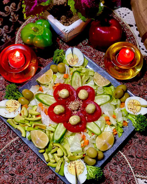 تزیین سالاد با خیار و گوجه