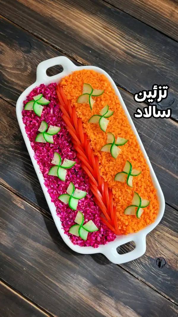 تزیین سالاد کاهو در ظرف مستطیل