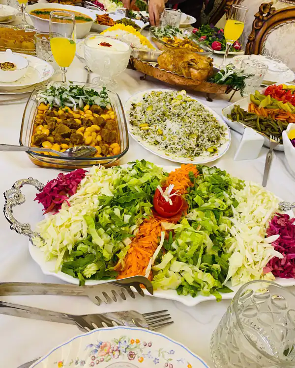 تزیین سالاد کاهو و کلم