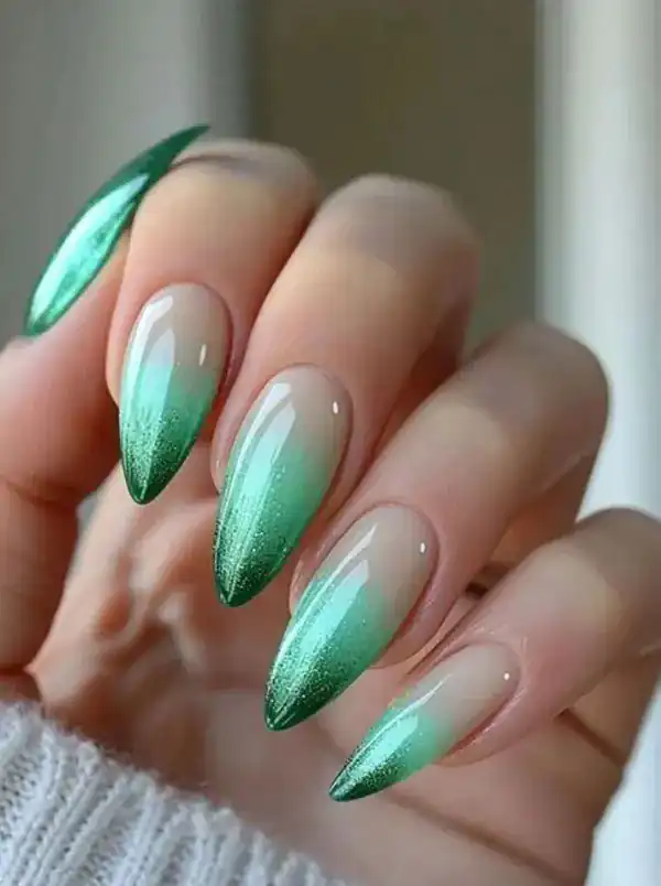 طراحی ناخن آمبره سبز
