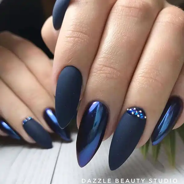 طراحی ناخن با نگین رنگی
