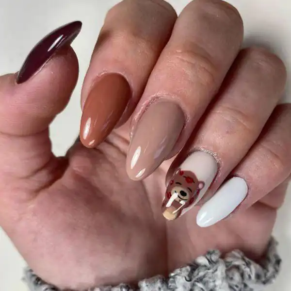 طراحی ناخن قهوه ای