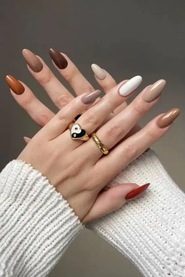 طراحی ناخن قهوه ای