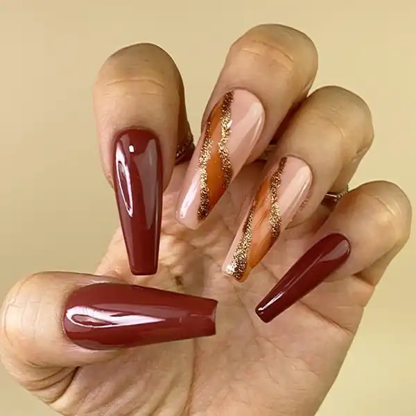 طراحی ناخن قهوه ای طلایی