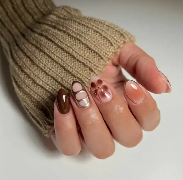 طراحی ناخن قهوه ای تیره