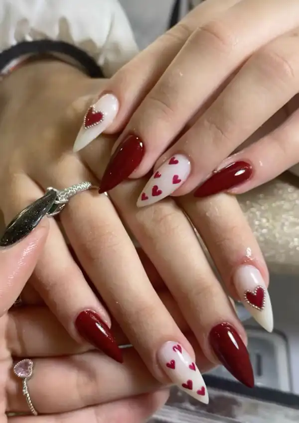 طراحی ناخن قرمز و سفید