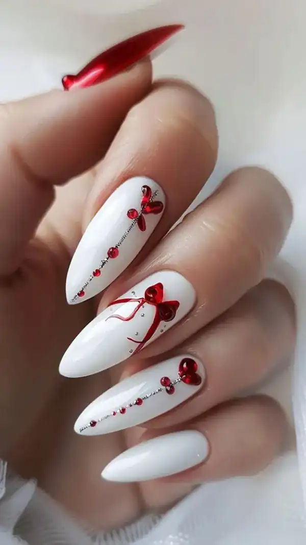 طراحی ناخن قرمز و سفید