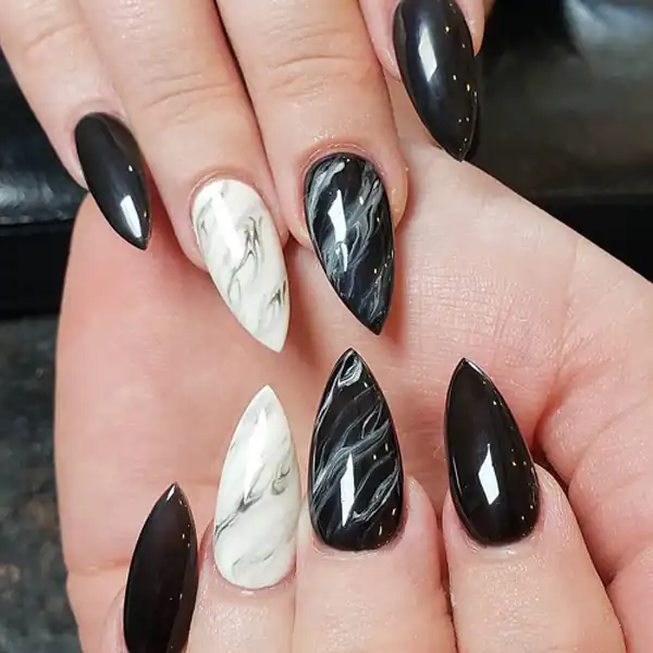 طراحی ناخن مشکی سفید