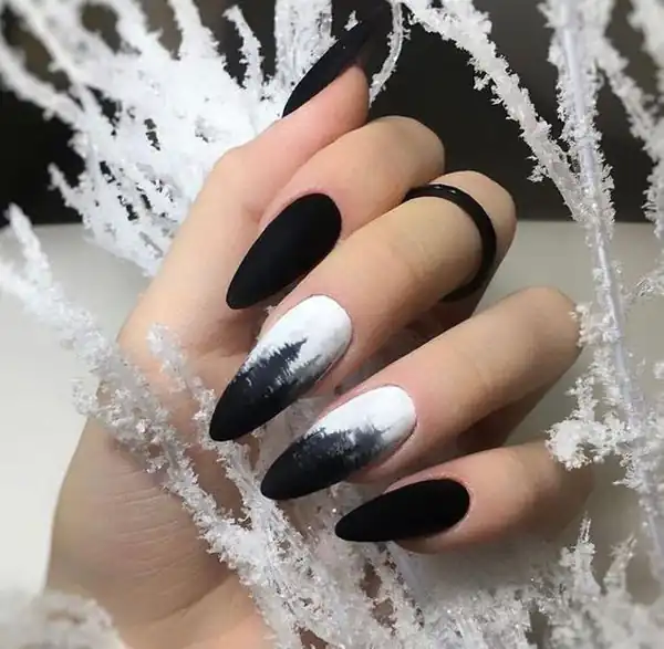 طراحی ناخن مشکی سفید