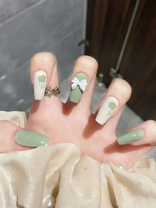 طراحی ناخن پاپیون برجسته