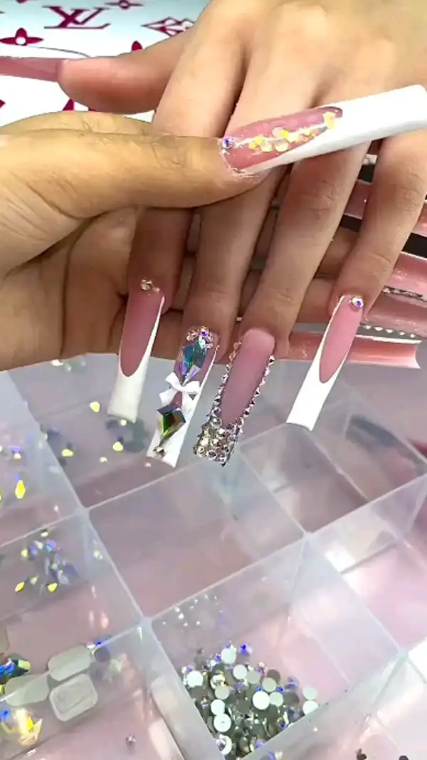 طراحی ناخن پاپیون برجسته