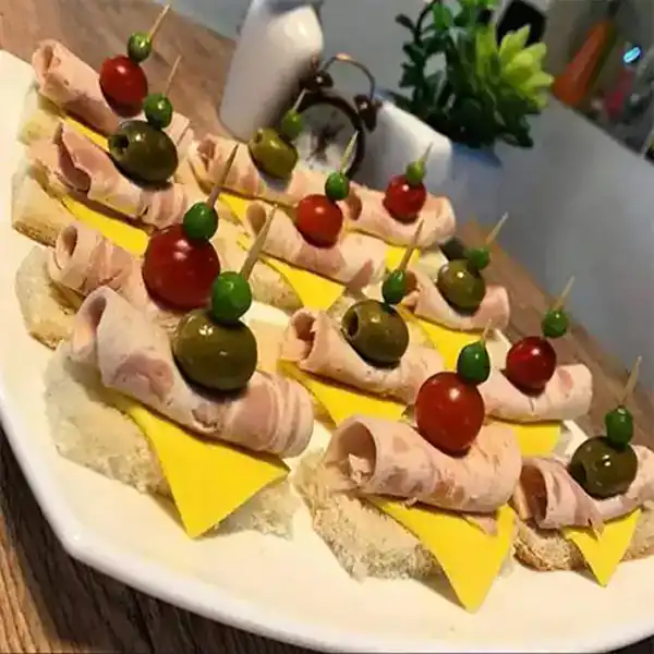تزیین غذا با سیخ چوبی