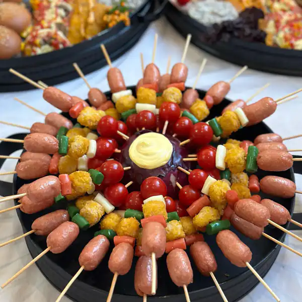 تزیین غذا با سیخ چوبی