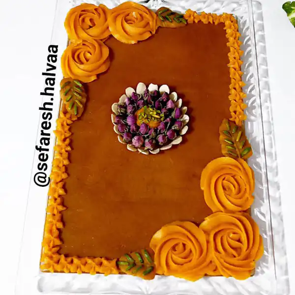 تزیین حلوا با گل محمدی ساده