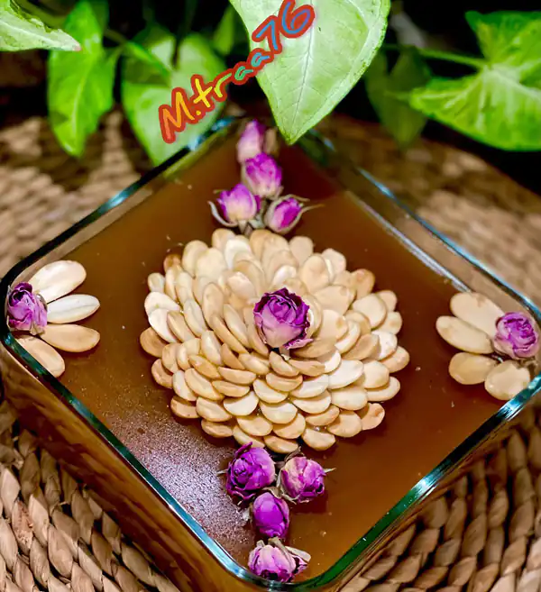 تزیین حلوا با گل محمدی