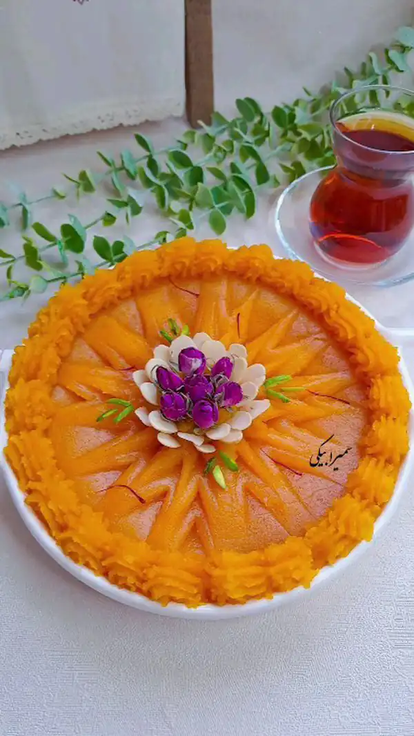 تزیین حلوا با گل محمدی