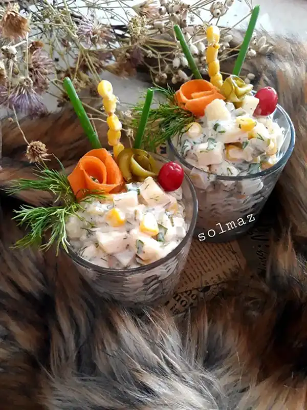 تزیین سالاد با گوجه گیلاسی