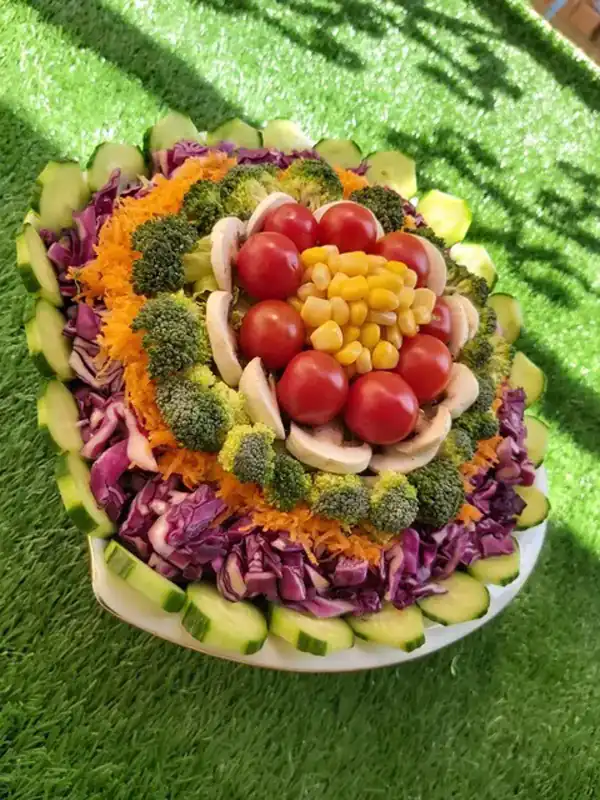 تزیین سالاد با گوجه گیلاسی