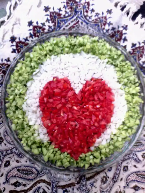 عکس تزیین سالاد شیرازی