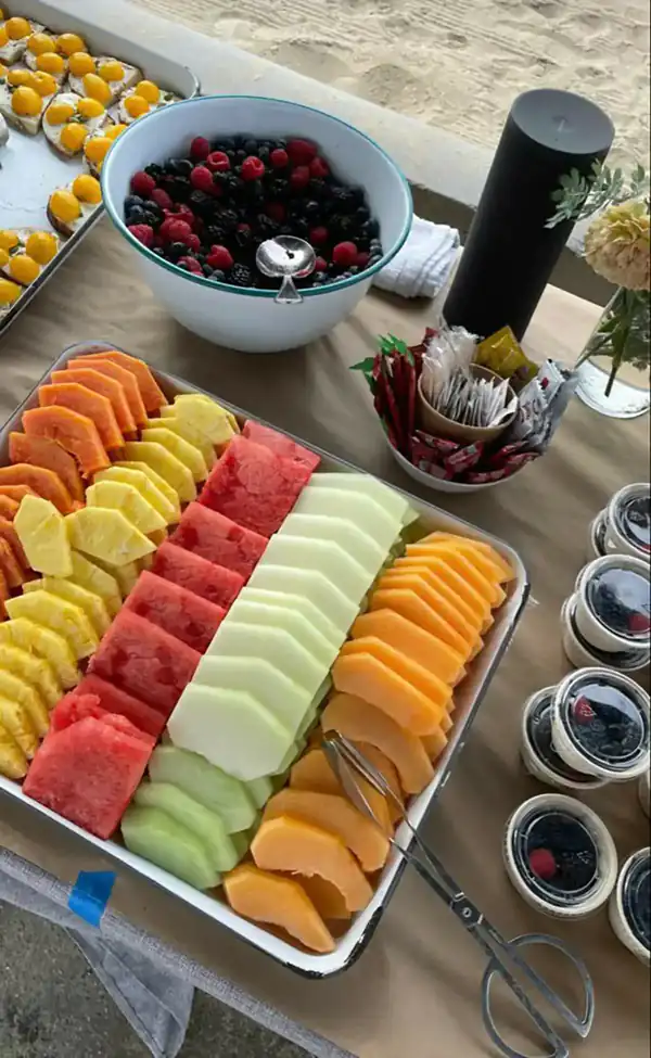 چیدمان میز عصرانه دوستانه