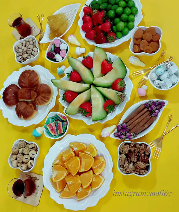 چیدمان میز عصرانه دوستانه