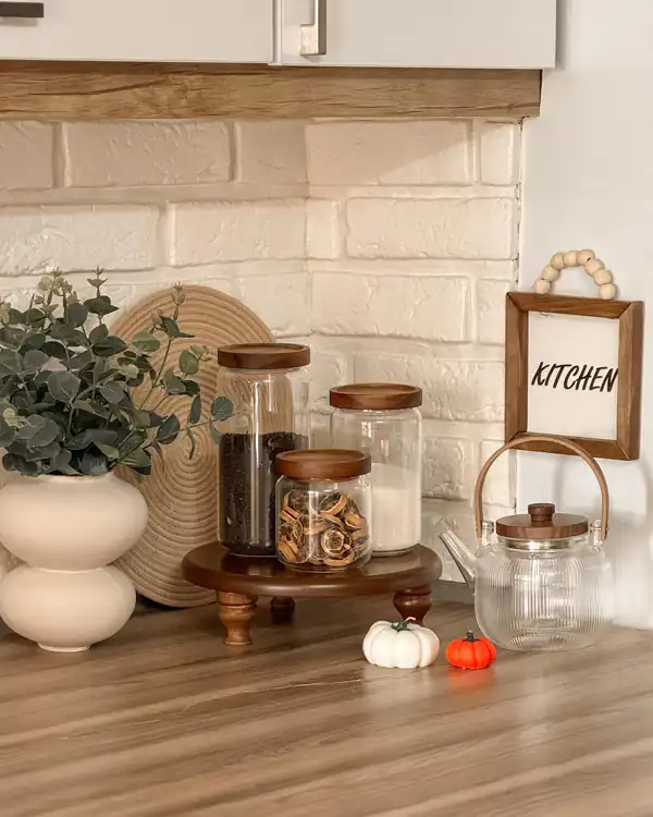 چیدمان روی کابینت کنار گاز