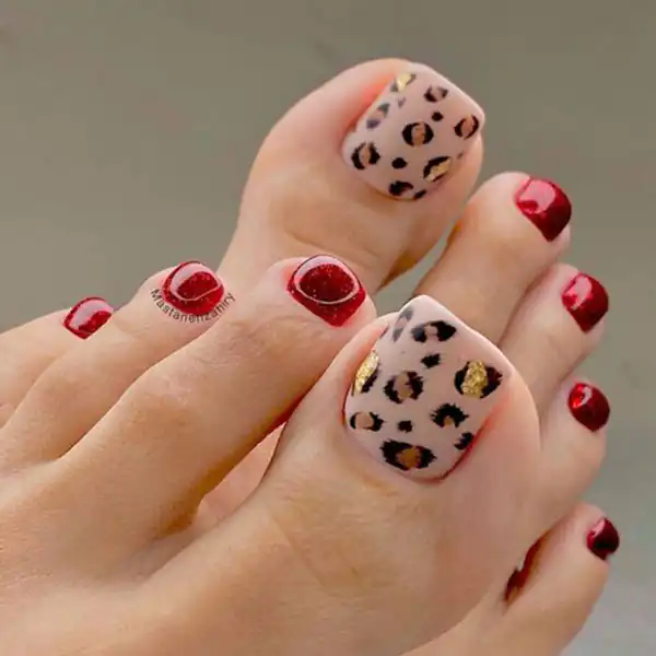 طراحی ناخن پا با لاک قرمز