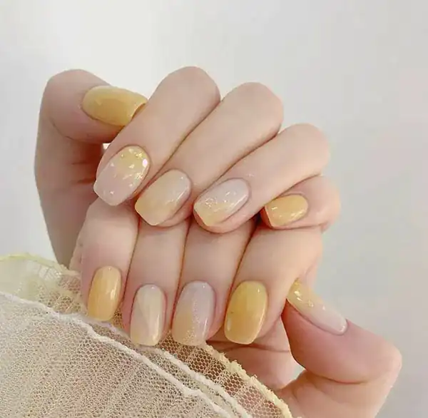 طراحی ناخن زرد