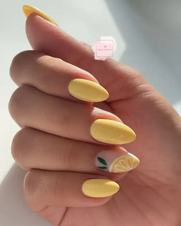 طراحی ناخن زرد کره ای