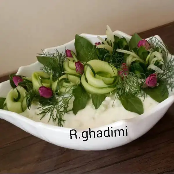 تزیین ماست و خیار مجلسی