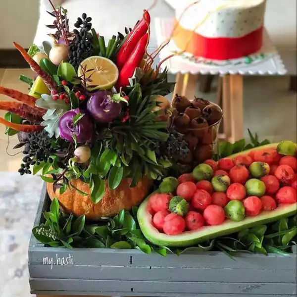 تزیین میز شب یلدا ساده