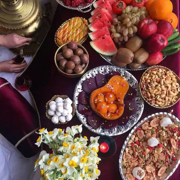 ایده تزیین میز شب یلدا ساده
