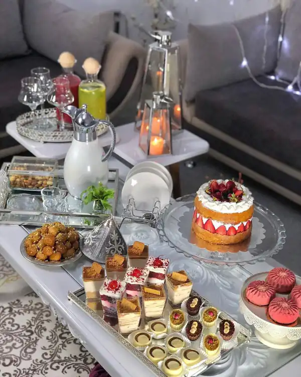 میز عصرانه برای مهمان