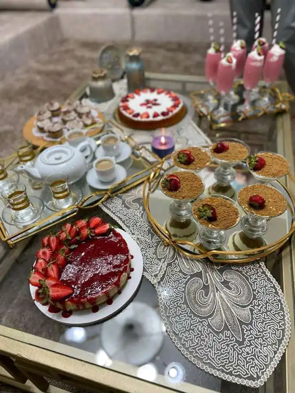 میز عصرانه برای مهمان