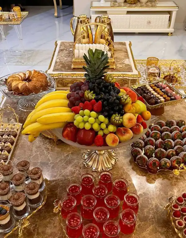 میز عصرانه برای مهمان
