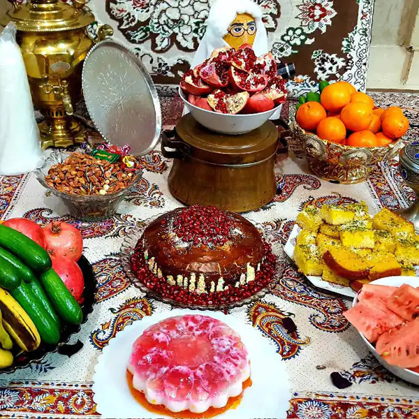 میز شب یلدا سنتی