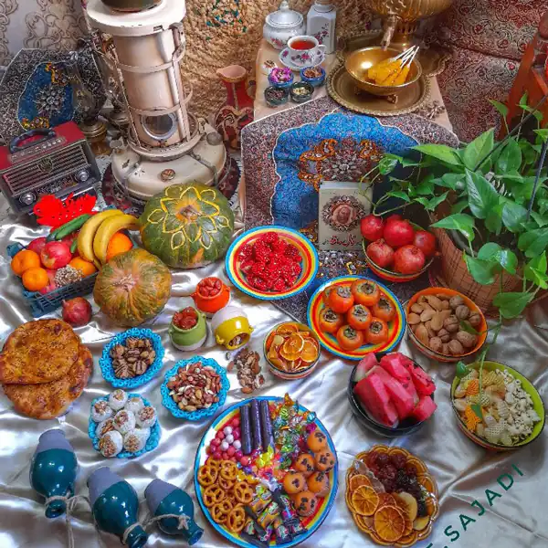 میز شب یلدا سنتی