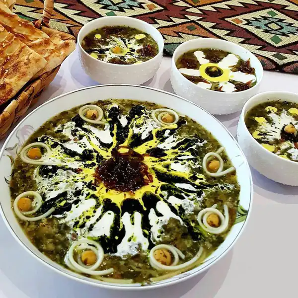 تزیین آش رشته با خلال دندان