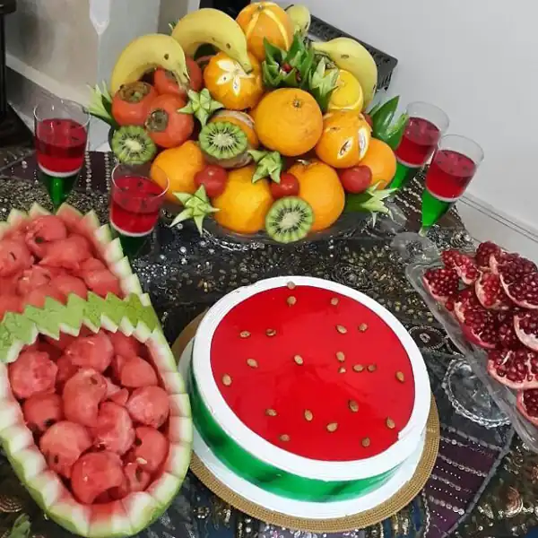 تزیین میز شب یلدا ساده و شیک