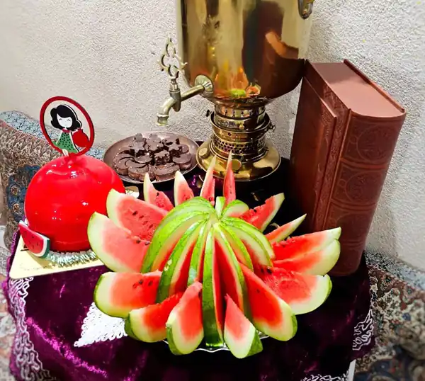 تزیین میز شب یلدا شیک