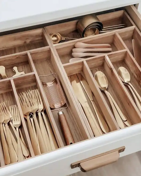 چیدمان کشو کابینت زیر گاز