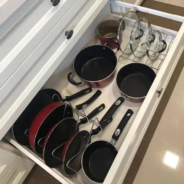 چیدمان کشو کابینت زیر گاز