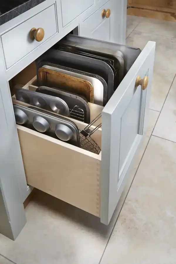 چیدمان کشو کابینت زیر گاز
