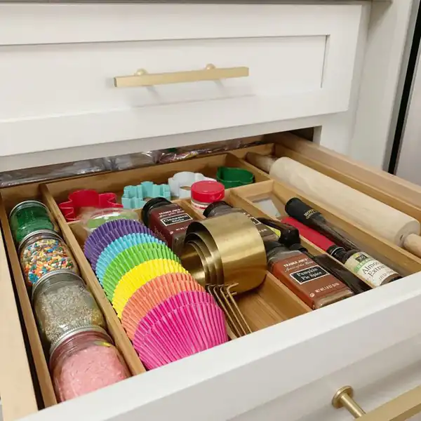 چیدمان کشو کابینت عروس